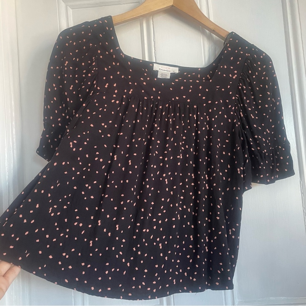 Cute flowy top - Picture 4 of 5